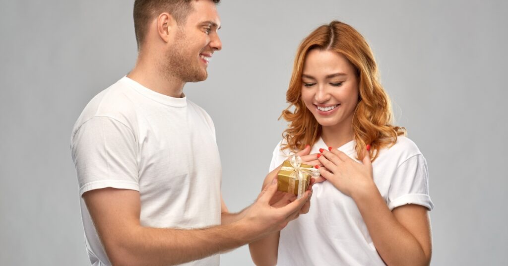 איך קונים מתנה לאדם קרוב